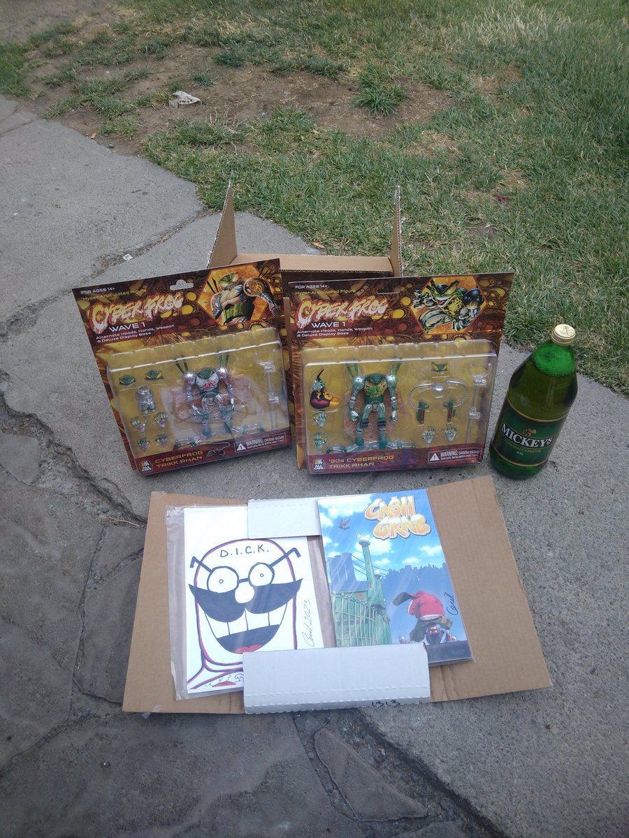 What a great day! CyberFrog toys, Cash Grab AND Mickey's Fine Malt Liquor!!! Special shout out to Phill Diaz and  Cecil for sending that out so quickly!
#comicsgate
#cyberfrog
#zaidcomics
#mickeysfinemaltliquor