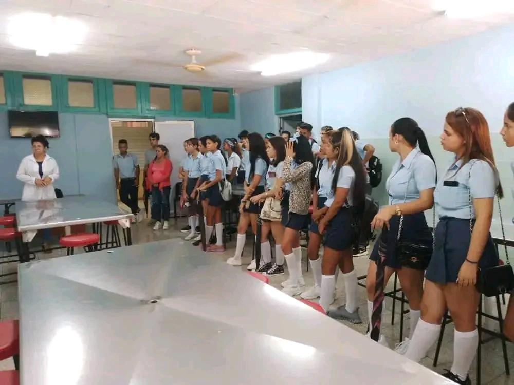 Grandes son las aspiraciones 🤩 de los granmenses de la #FEEMdeCuba 😏. Una de ellas es la formación certera 😌 como profesionales #AquíConCuba desde la visita a las puertas abiertas 😎 que brinda la Universidad ⚕️ de Ciencias Médicas del territorio.