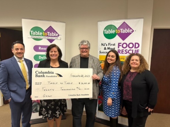 TableToTableOrg's tweet image. Grateful to The Columbia Bank Foundation who provide monetary support + their time. Ex: bringing healthy food we rescue to the Disabled Combat Veterans Youth Program. Each week 250-500 families eat more healthfully with the nutritious food that volunteers help to distribute.