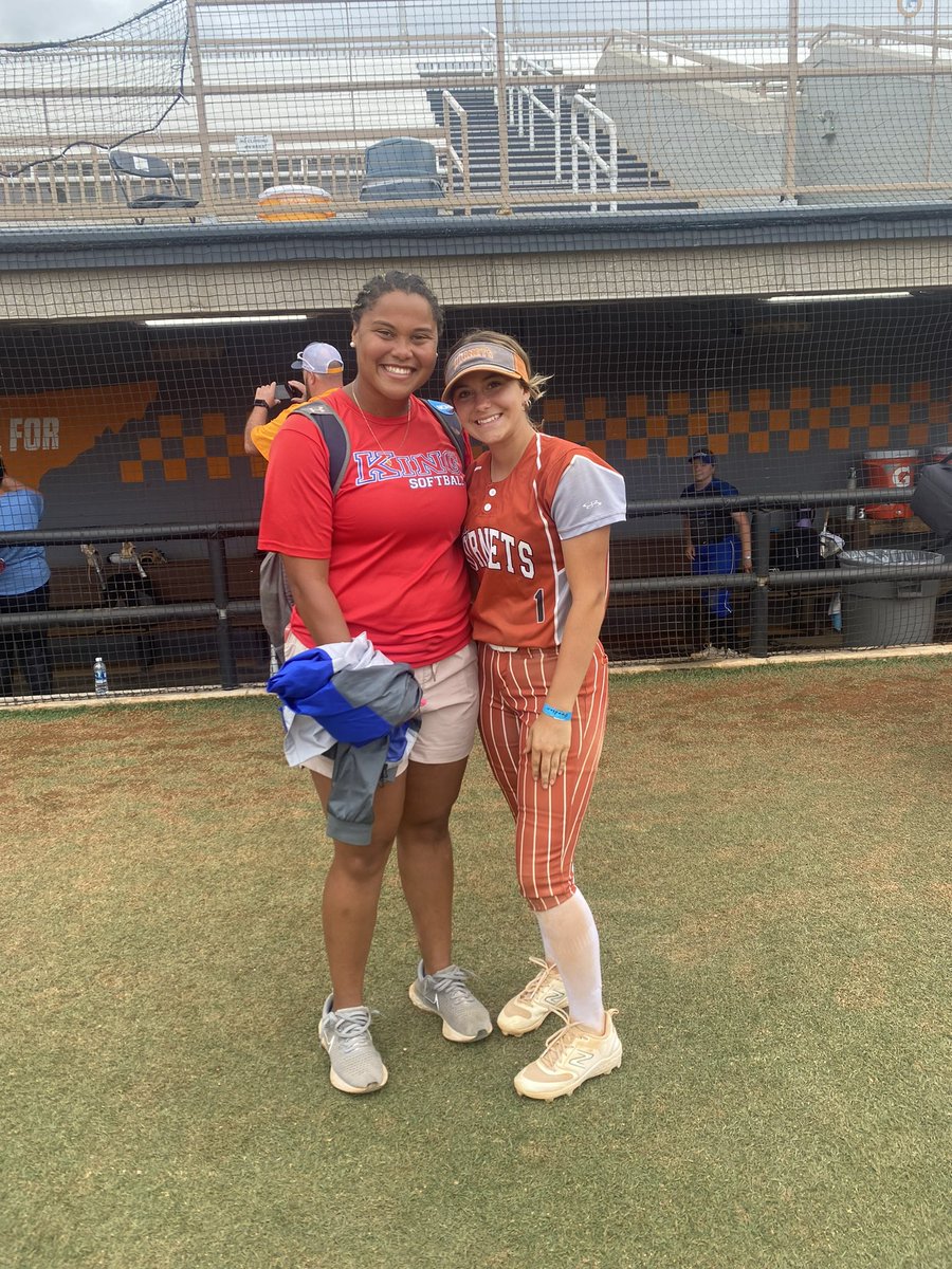 Tinley_Goodson's tweet photo. Thank you so much @KarenWeekly and @CoachMalveaux for an amazing day at camp! I can’t wait to come back! #VolSoftball 🥎❤️ https://t.co/FX6YUAHKSl