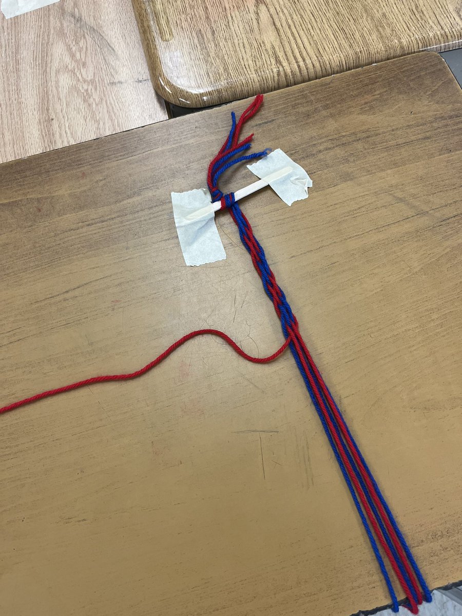 Ss learned about the Métis sash and had an opportunity to try finger weaving for #IndigenousPeoplesDay <a href="/ps_baxter/">Baxter Central PS</a> <a href="/GjacobsG/">GLJacobs</a>
