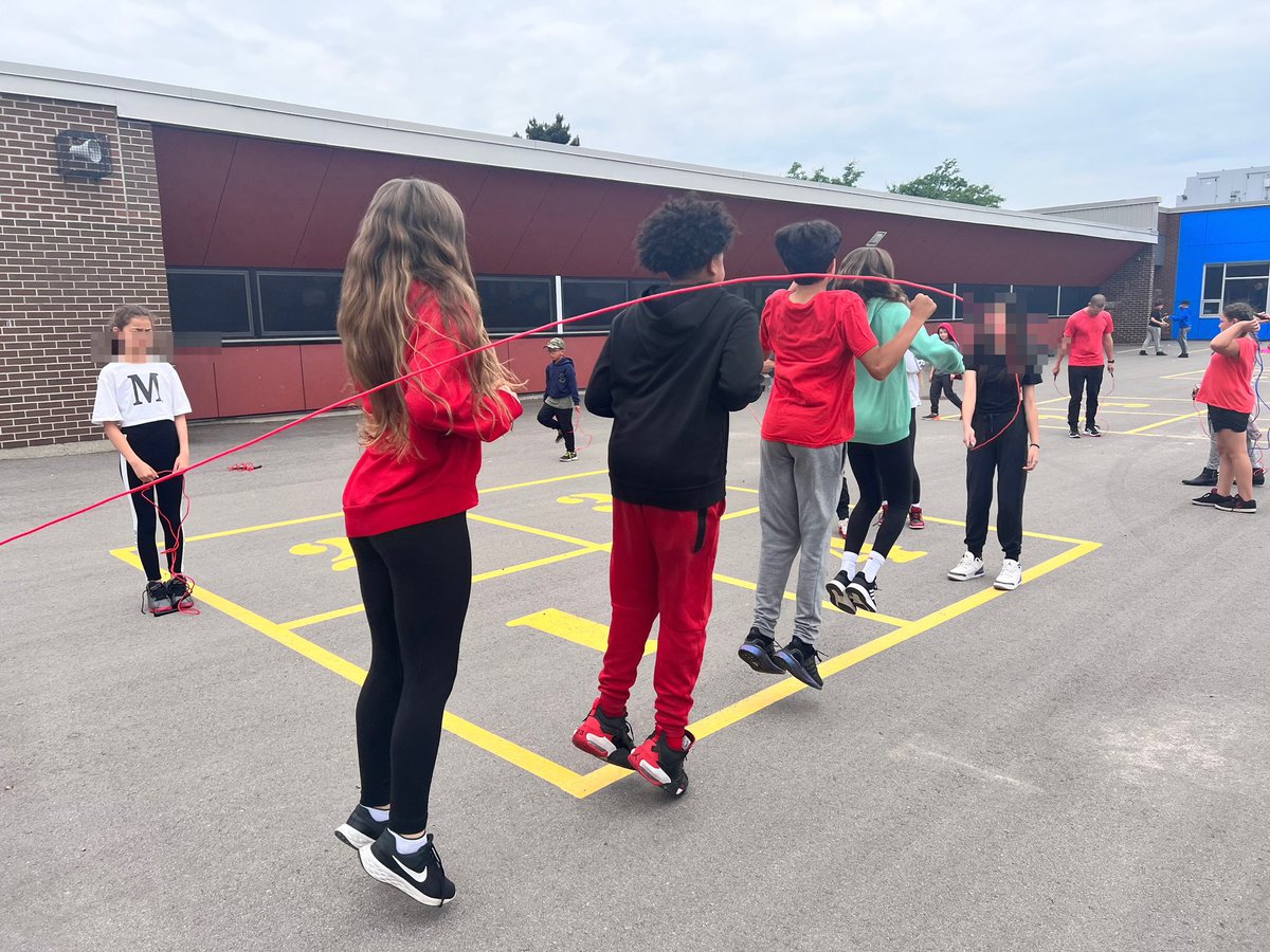 Ms. C Davies tweet media