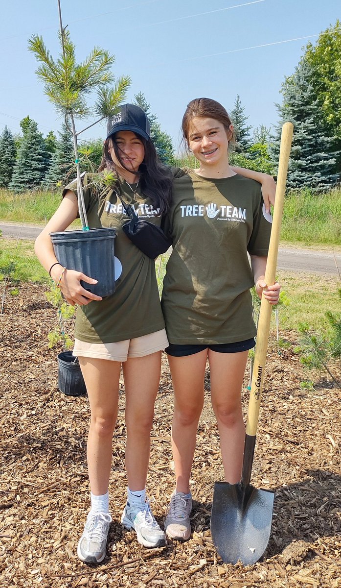 19 <a href="/H3ELP_tvdsb/">H3ELP Environmental Leaders TVDSB</a> Ss + 300 @tvdsb Gr 7's + 2000 white pines + The Tree Team from <a href="/GHAOntario/">Greenhouse Academy</a> + an old gravel pit shared by the Grahame Family at EcoPark = an exciting long-term vision of sustainability where industry &amp; communities join forces to regenerate natural green spaces 1/3