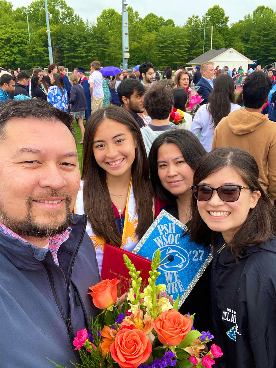 yap_kirby's tweet photo. Those moments! @kylieyap15_, a high school graduate! π©βπ ππ΅πβοΈ #HSgrad #Eastern #collegebound #PSH β½οΈ https://t.co/ocOT3eMlZV