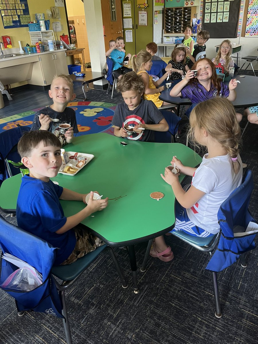 MeredithFreida's tweet image. One last lunch in the classroom and an ice cream party!