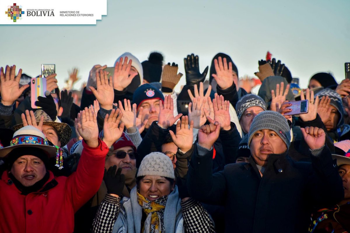 ConsuladoViedma's tweet photo. Desde uno de los centros energéticos de los Andes, #Tiwanaku, celebramos el Willka Kuti, el retorno del sol. Reflexionemos sobre nuestros logros y construcciones del año pasado, y proyectemos nuestros sueños y metas para el futuro. Compartamos juntos la celebración del sol https://t.co/KsaBH3vYDb