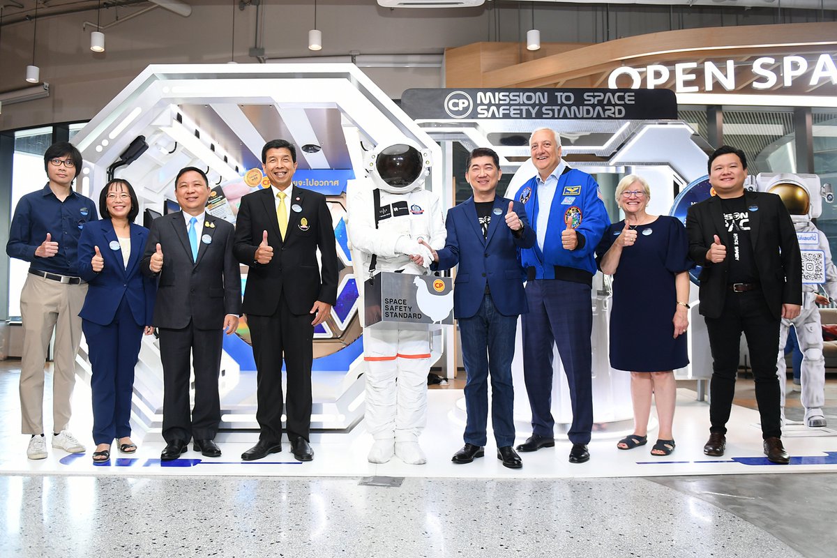 MiniMeInsights's tweet photo. CP Foods’s chicken gets ready for the space mission, improving Thai food safety standards for astronauts https://t.co/ZrVXIeiEVF via @MiniMeInsights #cpfoods #cpfthailand https://t.co/uom9O2kKtG