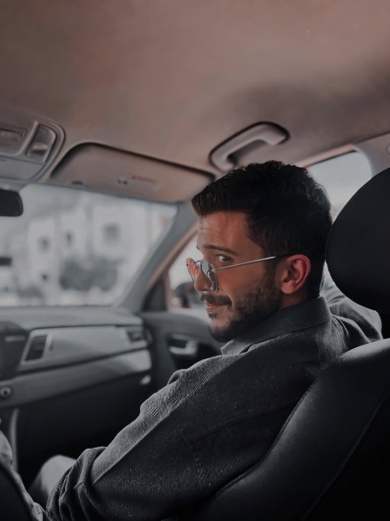 دايماً خليك ماشي ورا أحلامك!
خليك ماشي وراي🤍