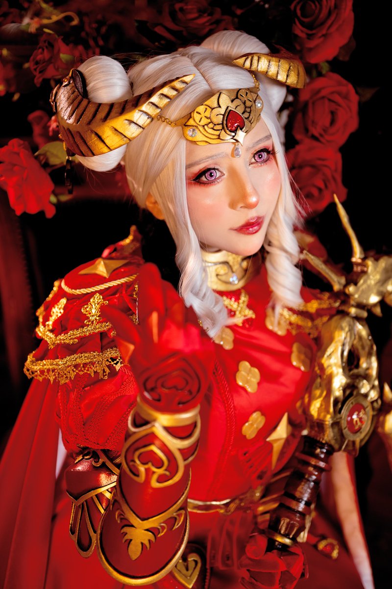 haruofarendelle's tweet image. MY EMPRESS IS BIRTHDAY TODAY 🎂🦅 I waited too long for this day to share my cosplay🌹 "is just a fictional character" BUT IT'S EDELGARD and she's important to me 😭
🌹Wig,Cos,props by me
📸 @_casterclass
#エーデルガルトフォンフレスベルグ生誕祭2023
#FE3H #FEH #fireemblemcosplay