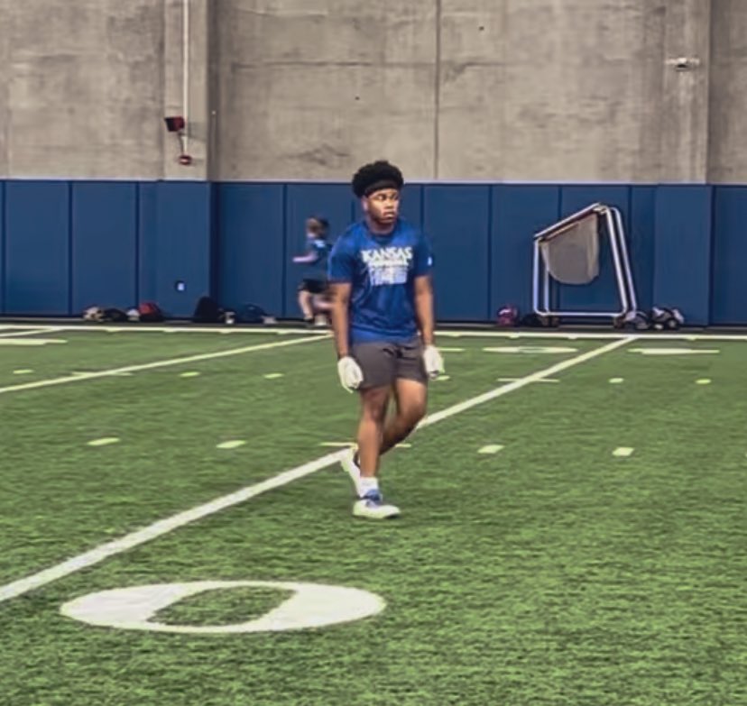 dariuslong12's tweet photo. Thank you KU Football for the great camp opportunity! @KU_Football @CoachLeipold @CoachOnatolu @CoachPanagos @CoachSvarczkopf @RockFbRecruits https://t.co/mKm21RCgOb