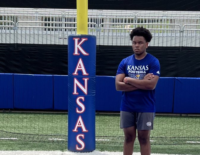 dariuslong12's tweet photo. Thank you KU Football for the great camp opportunity! @KU_Football @CoachLeipold @CoachOnatolu @CoachPanagos @CoachSvarczkopf @RockFbRecruits https://t.co/mKm21RCgOb