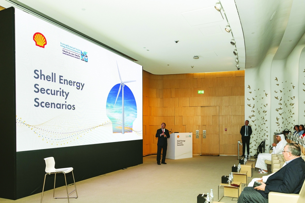 GulfTimes_QATAR's tweet photo. The College of Science and Engineering at Hamad Bin Khalifa University #HBKU and #QatarShell hosted a joint session, looking into the possible energy and climate futures in a world that has security as its dominant concern.
https://t.co/2Oq2cBpBt3 https://t.co/qYhQYp1eG5
