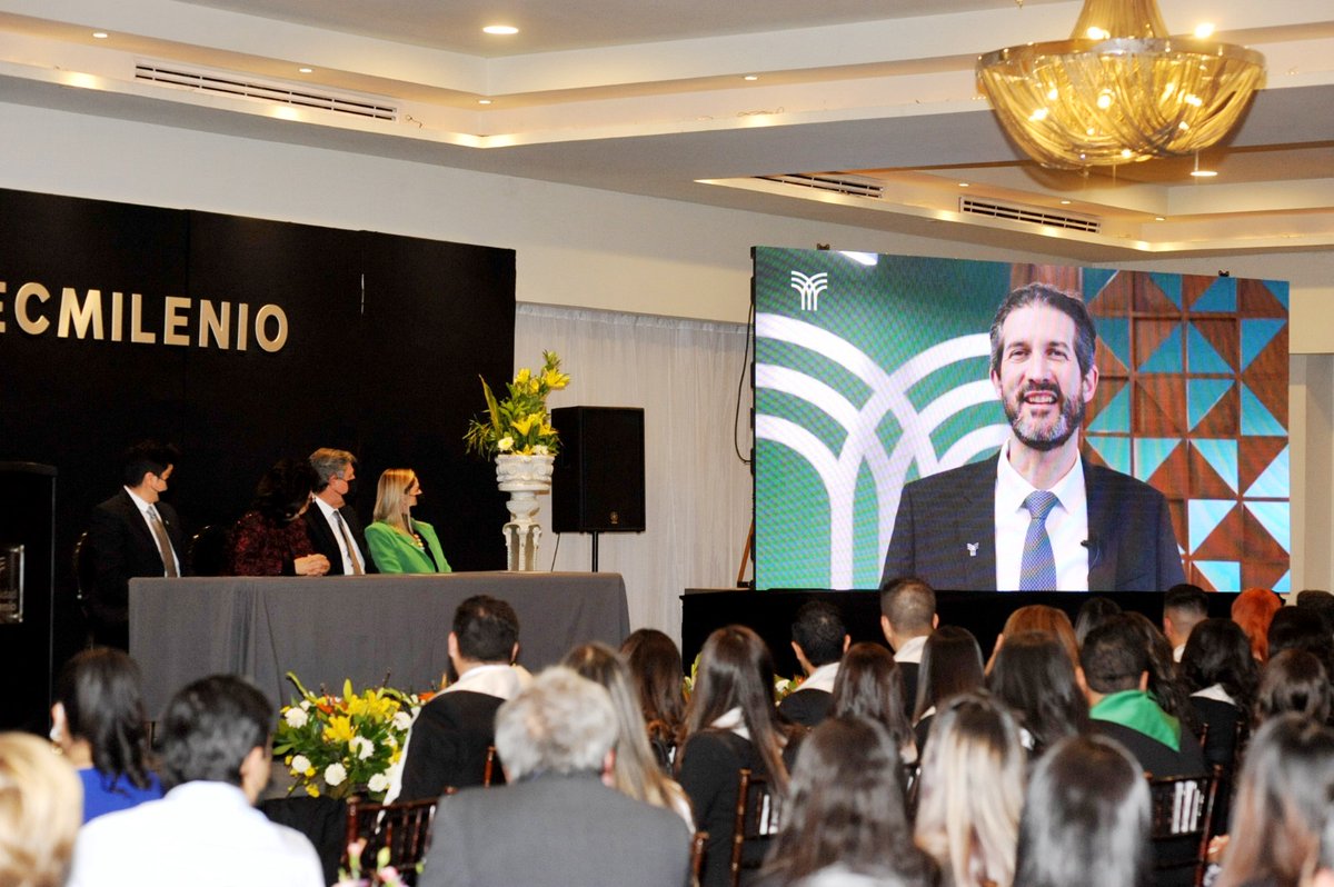 Tecmilenio's tweet photo. Llegó el momento de que nuestros halcones emprendan el vuelo.
Nos llena de orgullo contarles que se graduaron 8,890 estudiantes de 29 campus
¡Felicidades! 👏🥳🎓
#Class2023 #EXATECMI #GraduacionesTecmilenio #somostecmilenio #Tecmilenio https://t.co/9CqB1juBKO