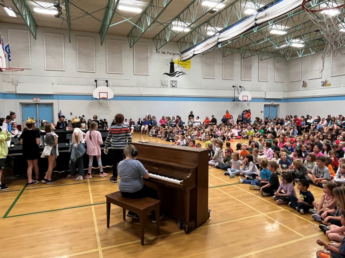 Win_Ferguson's tweet photo. Mrs. Demers and grade 4-6 students hosted a small concert today to showcase their learning with handbells @Win_Ferguson  . Great job, students! Thank you, parents and guardians, for coming out and supporting our students! https://t.co/71u4Ksv0iO