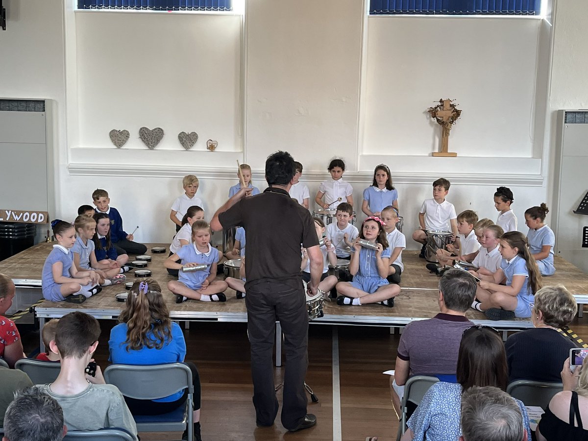 HT_Ossett's tweet photo. An incredible Music Extravaganza tonight. So many talented children!!! https://t.co/0gpC9AebT7