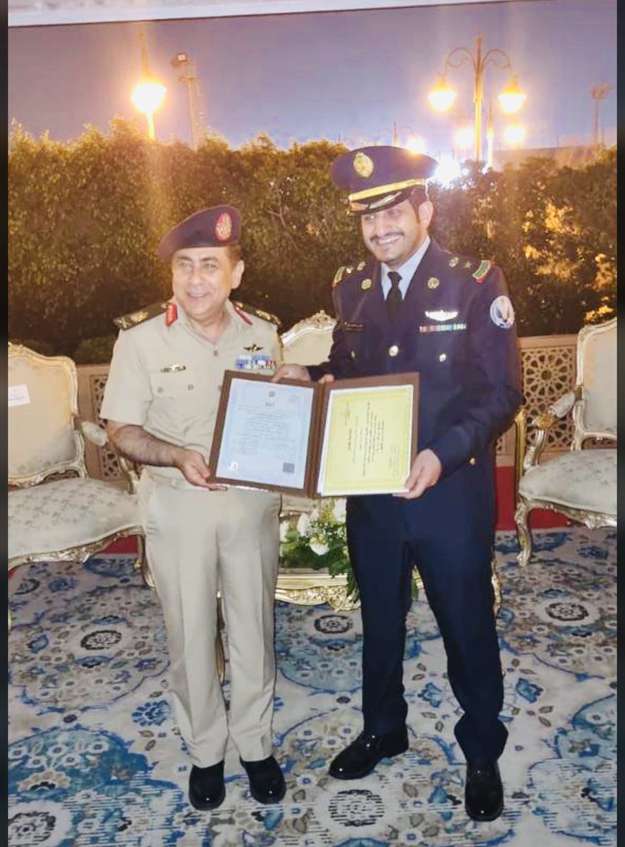Beshr_Harb's tweet photo. حصل المقدم الطيار الركن "سلطان عبدالمجيد بن حمادي البشري "على درجة الزمالة في الدراسات الإستراتيجية القومية من كلية ناصر العسكرية للدراسات العليا بجمهورية مصر 

@Beshr_Harb https://t.co/FRpRhTbxWw