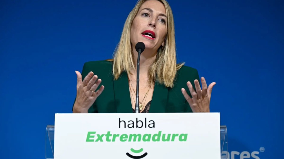 infiltradoxxxc's tweet photo. -Regala al Psoe la Asamblea de Extremadura. 
-Se queda sin ser Presidenta 
-Hunde al PP en las encuestas 
-Regala el gobierno de España 4 años más a Sánchez 

Y os reíais de Irene Montero, menuda joya tienen los Populares… https://t.co/vFYarsl8ZV