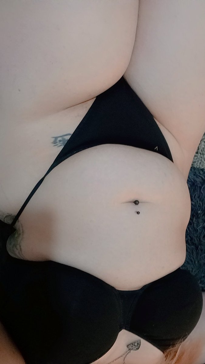 HowlsGrl94's tweet photo. If u want more then u now where to go babes 😘🖤 link in bio
#onlyfans #thick #gothgirls #titties #fatass https://t.co/JI13QaGoQK