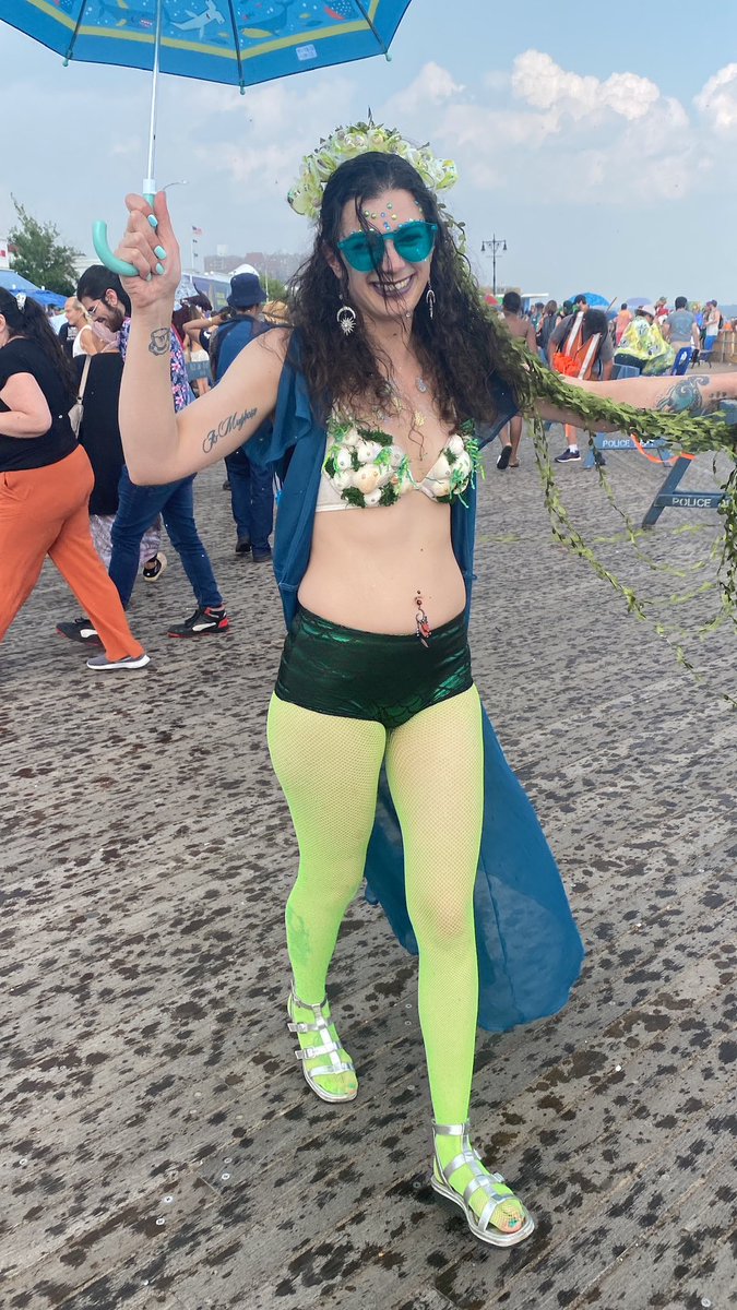 Alien Goddess Mermaid 
🧜‍♀️🌊🐠💖👽🛸 
#mermaidparade2023