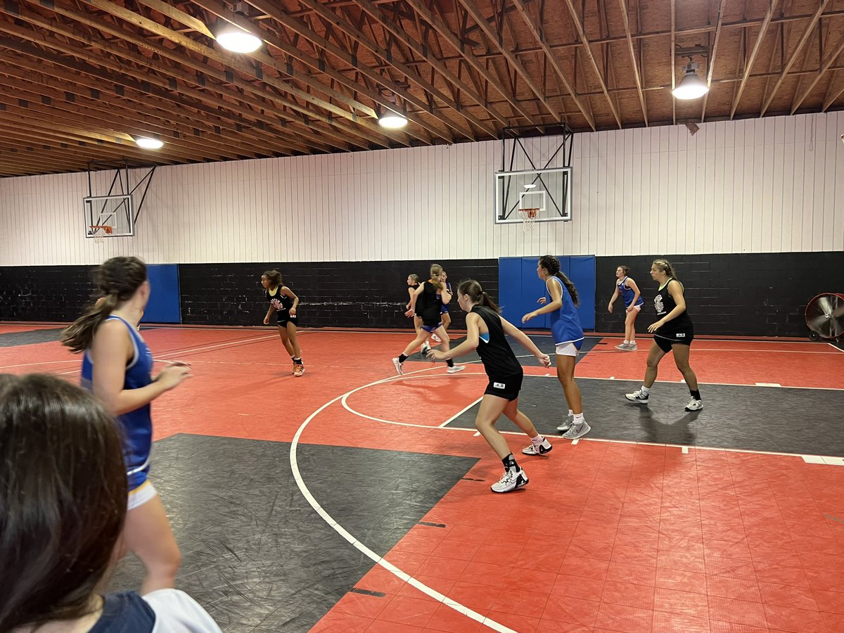 OHSgbball's tweet photo. 3 varsity teams and 2 JV teams are full go here at EOBC. https://t.co/SWYrfxPJwN