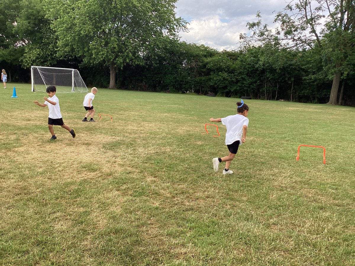IPMATTowngate's tweet photo. In todayโs lesson, year 1 have been improving their athletic development, they have enjoyed taking part in different races and working as teams #year1TPA #peTPA https://t.co/MFg8FjQf3b