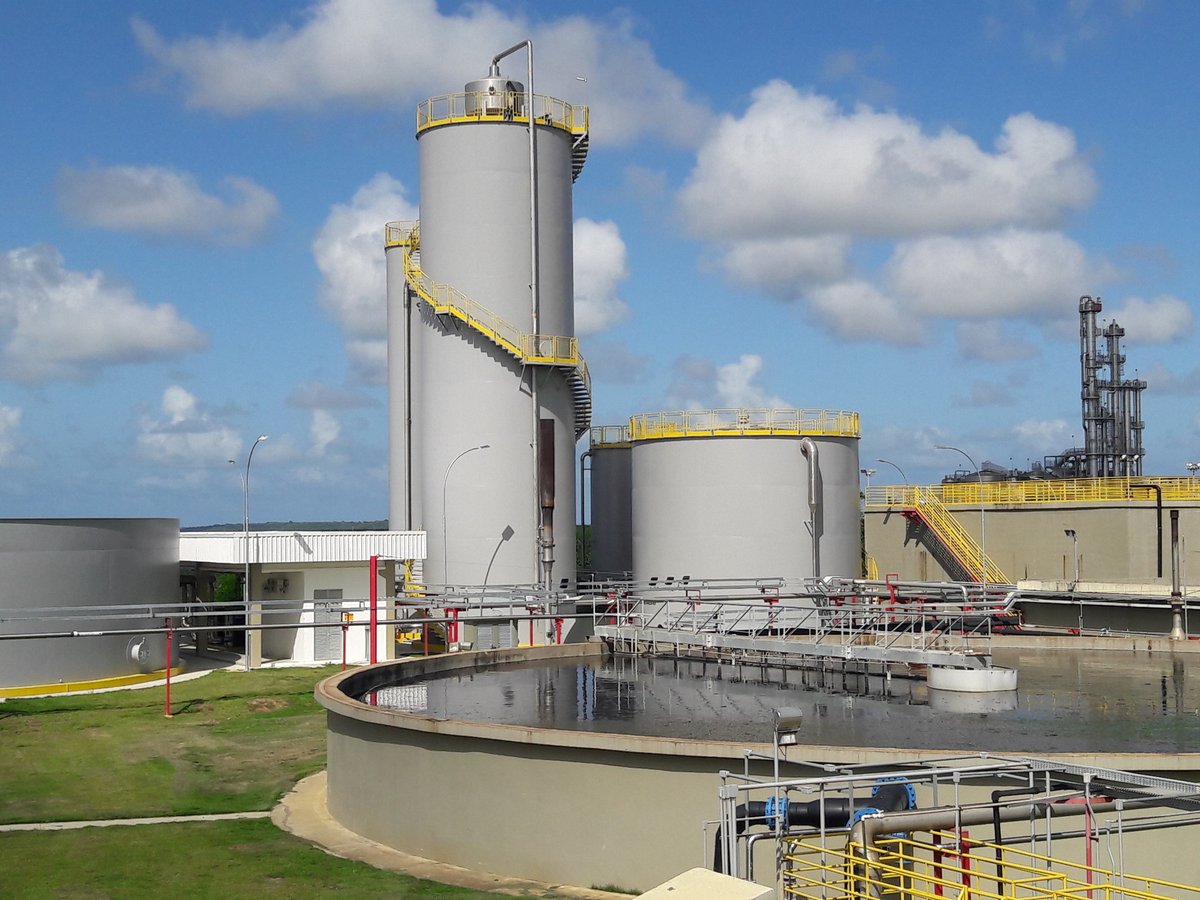 Many industrial activities produce pollutants in their processes. If these effluents are released directly into the environment without proper treatment, they can cause damage to water quality, affecting human health, and available water resources. en.paques.nl