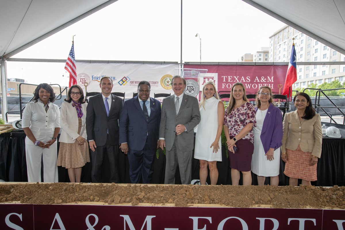TarletonState's tweet photo. Tarleton is proud to partner with the @tamusystem, providing new academic offerings and innovative research opportunities in Fort Worth.

Tarleton will continue expanding healthcare education in the region, and this partnership is the perfect complement to our @TarletonFW campus. https://t.co/2sRfHb3nkC