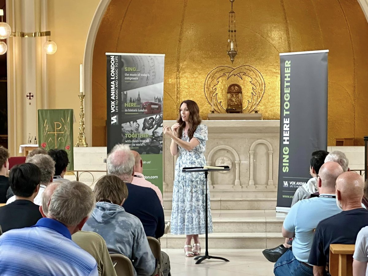 musictravel1's tweet photo. Another marvelous day in London for @VocesNovae (KY), with a guided city tour, lunch at Borough Market and a rehearsal. Rehearsal highlight: participation of the composer of the music they are performing, Elaine Hagenberg. The evening was full of shows and relaxation. #MTCtravels https://t.co/syaT4xLiDI