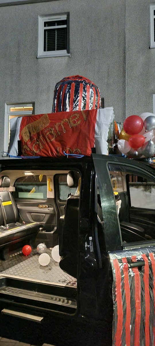 Another year...another taxi decorated for #TaxistoTroon it didn't arrive in Troon in the same condition thanks to our glorious weather, but loved doing it anyway 🥰 hope the kids all had an amazing day ❤️🤍❤️🤍 #tunnocks #tunnocksteacake #tunnockscaramellog #tunnockscaramelwafer