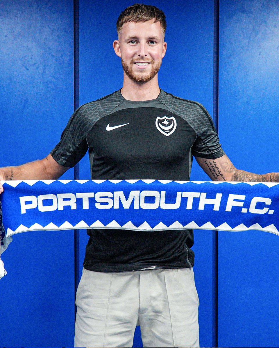 Pompey's tweet photo. 🔵 x 🧣

#Pompey https://t.co/ISXKKwRgDf