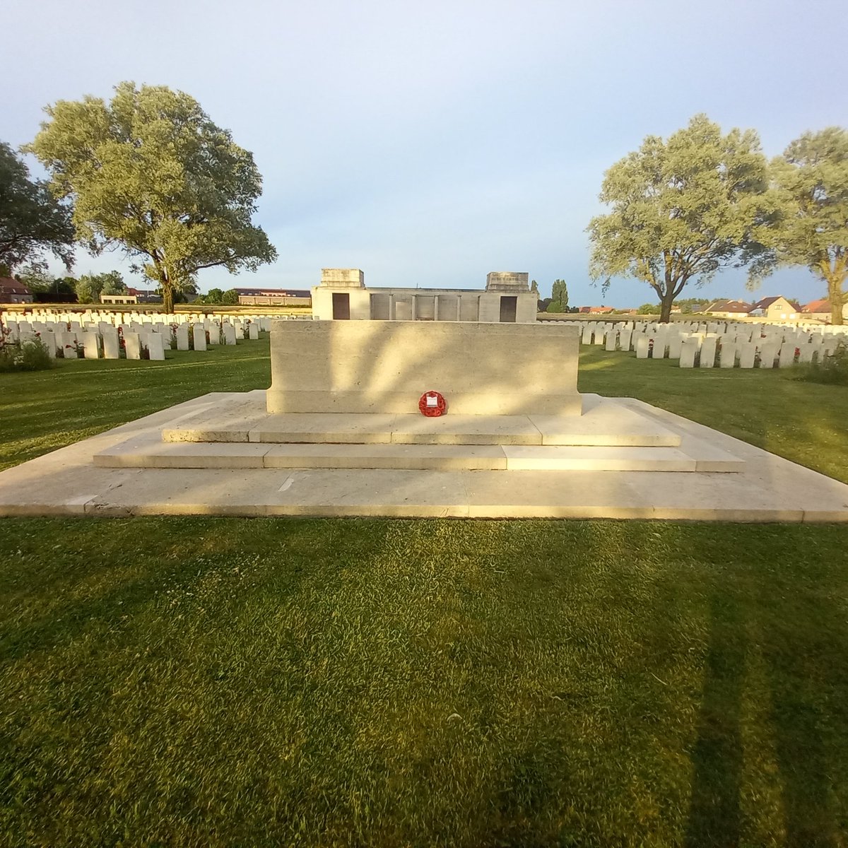 LornshillSocSub's tweet photo. The Battlefields Experience for the @Lornshill 7th Pals Battalion concludes with our own private ceremony at Menin Ridge Cemetary. Our young people have had a thought-provoking tour, and have conducted themselves in a respectful manner throughout. We're very proud of all the Pals https://t.co/B9IGkU4DSU