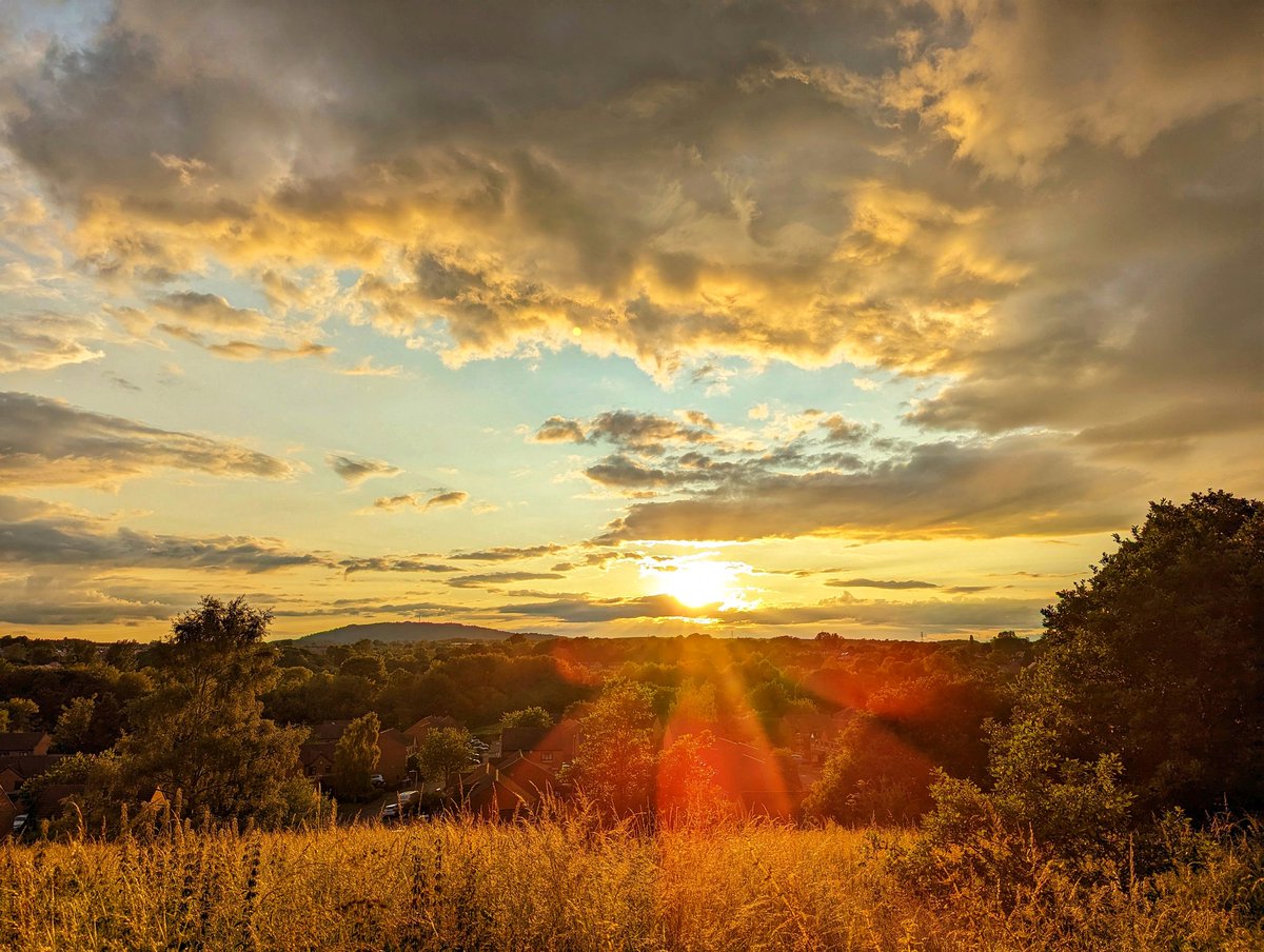 #SummerSolstice2023 

Sunset. Telford🌄