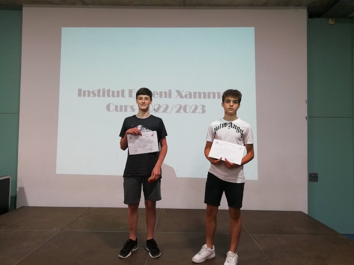 InsXammar's tweet photo. Acte de cloenda de curs amb l’entrega de premis als millors resultats del centre a les #provescangur , als guanyadors dels patis actius i amb el ja tradicional partit de la federació nacional de profes contra els guanyadors dels patis actius. Resultat: 4-2 favorable als profes🏆 https://t.co/b0UKNBQVFL