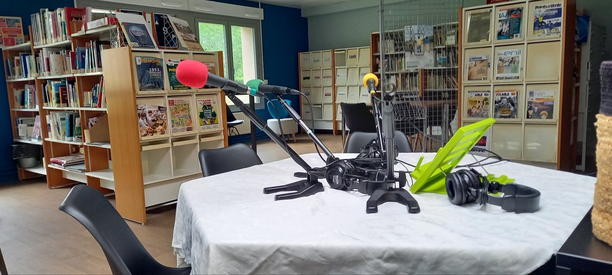 sofonlabour's tweet photo. @SPestel_Profdoc On finalise l'émission #ablocradio #profdoc #aventureduvivant https://t.co/66SnjmO01P
