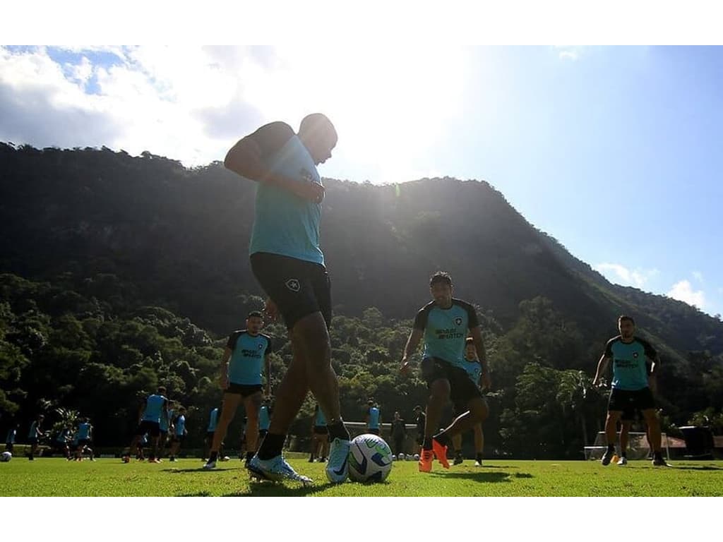 lance_botafogo's tweet image. Com Matías Segovia, Botafogo divulga lista de relacionados para partida diante do Cuiabá lance.com.br/botafogo/com-m…