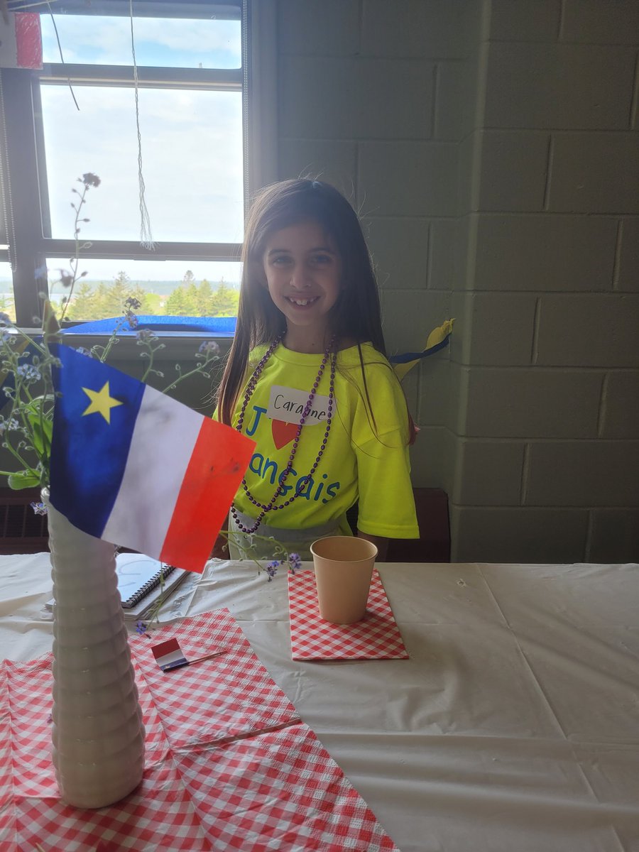 MmeJacobs1's tweet photo. Bienvenue à notre Bistro! Our students  visited our Bistro and celebrated Acadian culture with treats and music. 
@HRCE_FSL 
@HorizonElement2 
@HRCE_NS https://t.co/hjPHFcQL69
