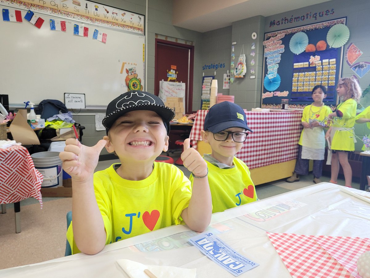 MmeJacobs1's tweet photo. Bienvenue à notre Bistro! Our students  visited our Bistro and celebrated Acadian culture with treats and music. 
@HRCE_FSL 
@HorizonElement2 
@HRCE_NS https://t.co/hjPHFcQL69