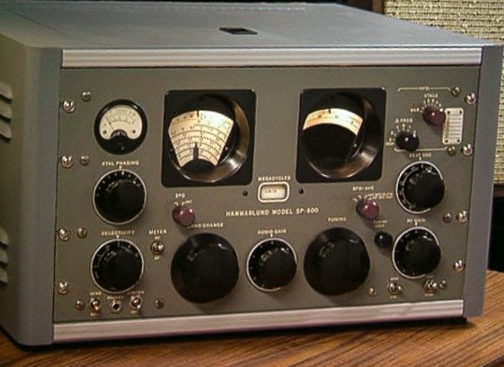 Receptor Hammarlund Mod SP 600 AM CW SSB  HF (6Mt) Doble Conversión Peso 33 Kg Aprox. Año de Lanzamiento 1953 #Radioescucha #Radioaficionado #Amateurradio #Radioamador