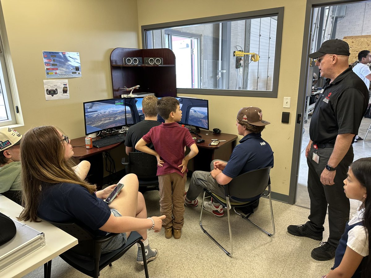 tvdsbaviation's tweet photo. Massive thank you to our Aviation School students, educators, families, industry @FanshaweCollege @flyyxu and @tvdsb team for supporting a successful year of Aviation School. School bbq today! Congrats to the graduating students looking forward to welcoming back students Feb 2024 https://t.co/0Sa1HJTiwB