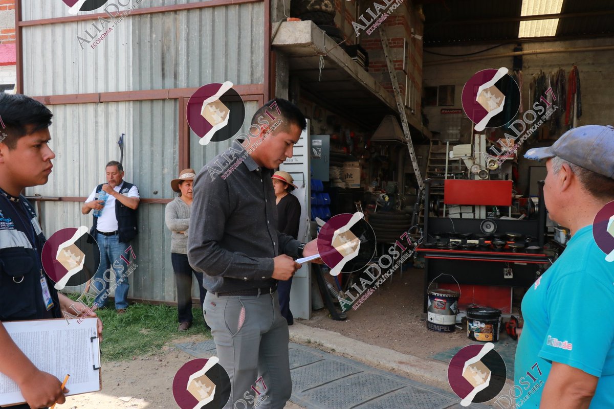 Vecinos de #Coronango denuncian hostigamiento por parte de su presidente municipal Gerardo Sánchez quien dicen, en venganza política intenta por medio de sus dependencias clausurar negocios. Solicitan el apoyo del gobernador <a href="/SergioSalomonC/">Sergio Salomón</a> <a href="/juliomiguelhg/">Julio Huerta</a> @PC_Estatal