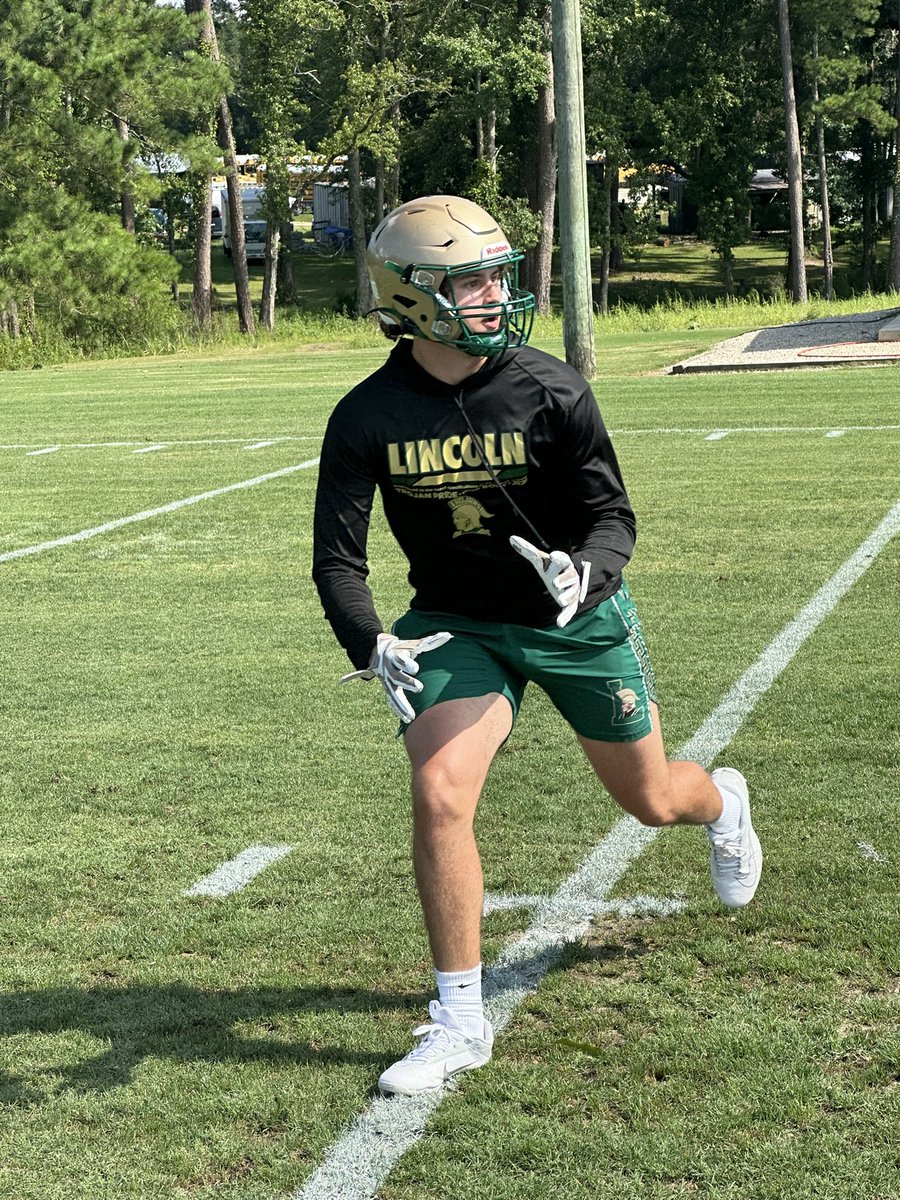 CoachMcCrayLHS's tweet photo. My IVY League Schools and similar institutions you need a player like this to attack the middle of the field. Contact us today to learn more about 6’3 215 TE @gabebair !
#RecruitLincoln⚔️
@CoachSEllis @_Coach_Hof @larryblustein @CoachMWillis https://t.co/h0XNyaShiO