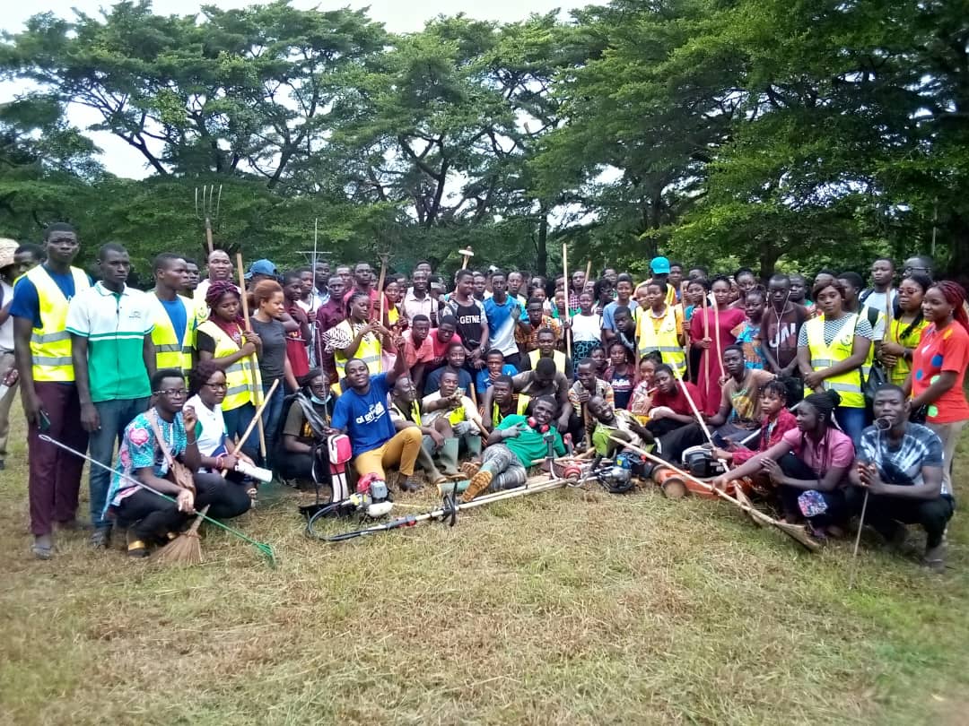 kkalipe's tweet photo. J'ai participé ce 21 juin 2023 avec les étudiants de @UniveLomeTg à une opération campus propre. Je rêve de voir le #21juin devenir une journée nationale de service dans mon pays🇹🇬. Ce serait un bel hommage à nos martyrs, #servirpouragir #projectca #projetTg https://t.co/XS9TBe4378