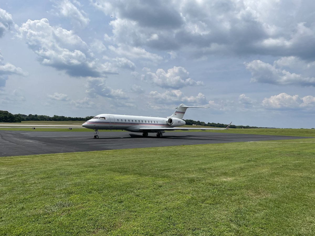 FlyHro's tweet image. Love when the Global stops in for the day. #flyhro #corporatejets