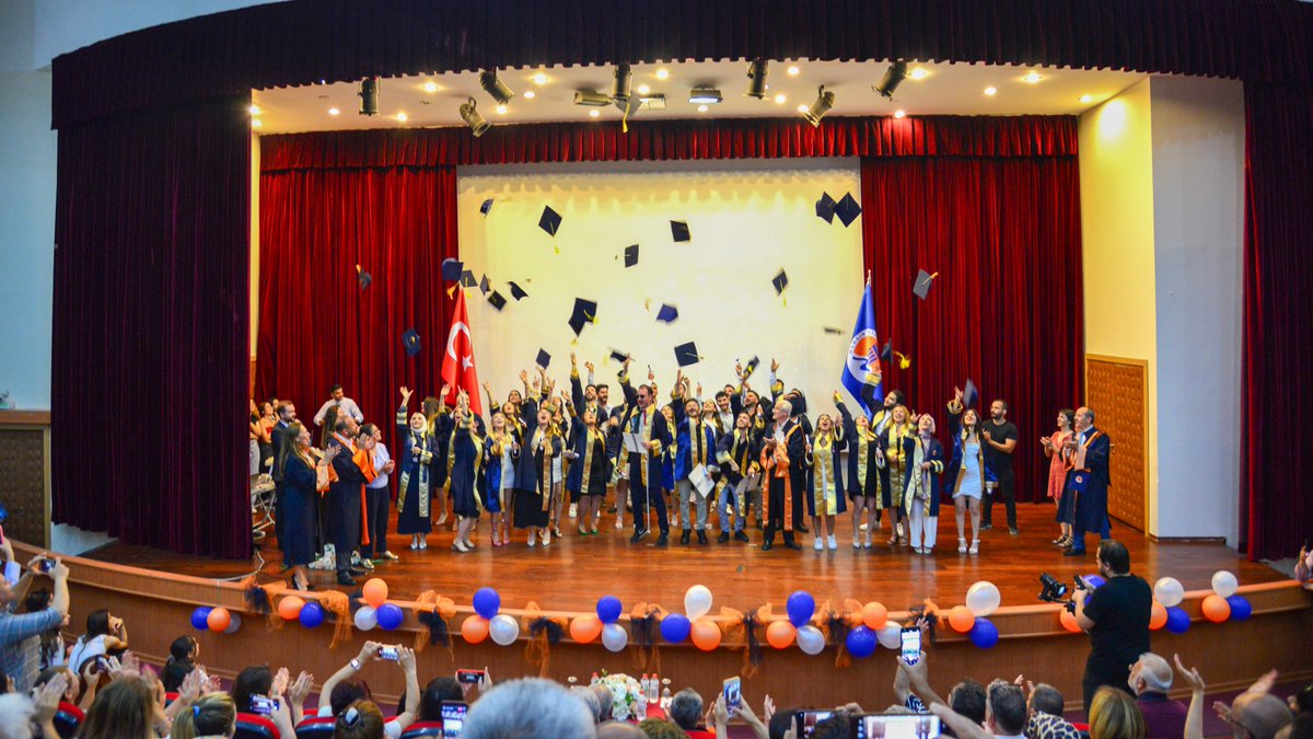 meukurumsal's tweet photo. İktisadi ve İdari Bilimler Fakültemiz 2022-2023 Eğitim Öğretim Yılı Mezuniyet Törenini Gerçekleştirdi 🎓

Detaylar 🔗 https://t.co/pA0oDpK6GB

#MersinÜniversitesi https://t.co/zVPRc95f2r