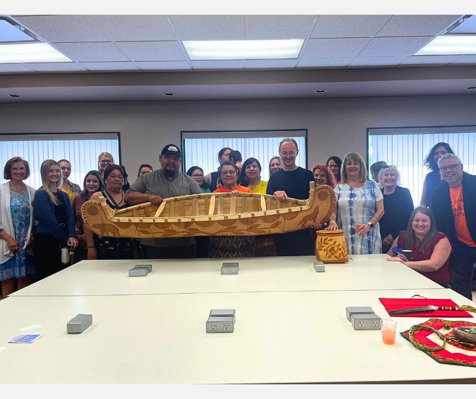 🌞 Today marks #NationalIndigenousPeoplesDay in Canada. In honour of this day, a chiman wigwas was unveiled, a birchbark canoe made by Yvan Boivin, an artisan from Manawan's Attikamek community. Kichi migwech - Thank you for attending today's ceremony.
<a href="/uOttawa/">Université d'Ottawa | University of Ottawa</a> #NIPD2023