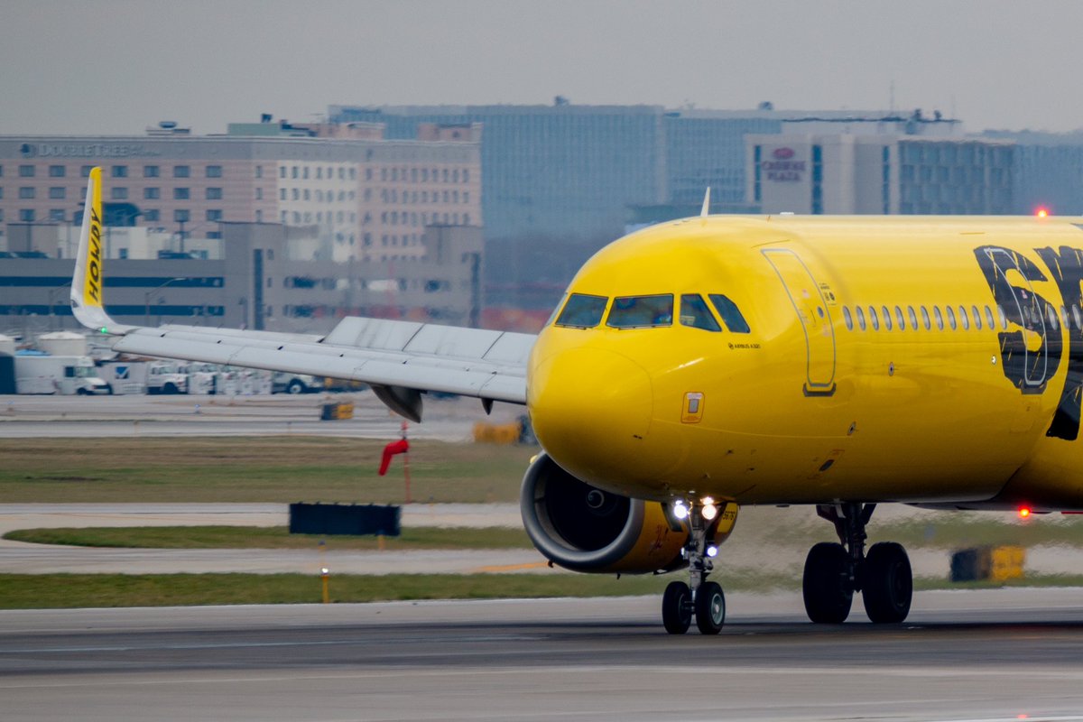 Boy #Howdy 

Turned on the #waybackwednesday machine for this week’s #WingtipWednesday 

This Spirit Airlines #A321 taxiing after landing at ORD on 21.11.2021

#avgeek #planespotting