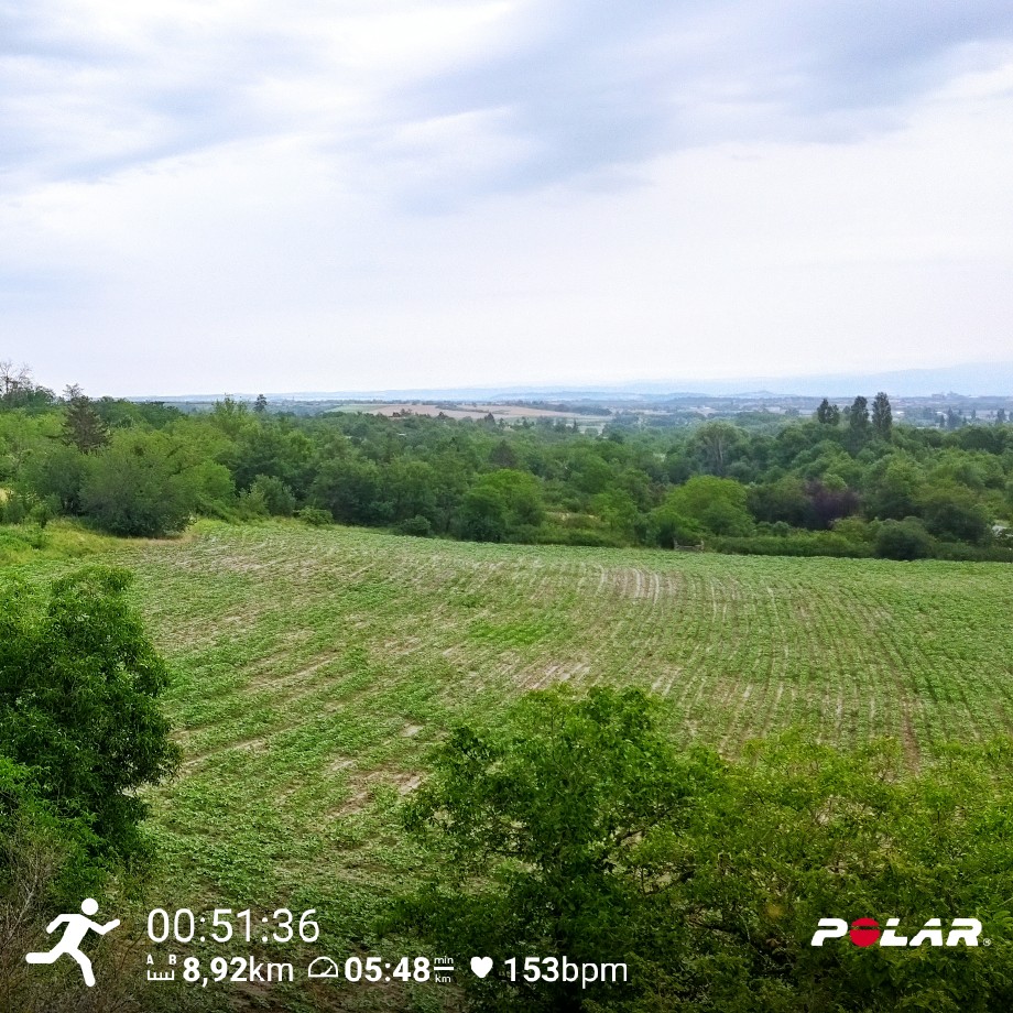 SebyLeBazet's tweet photo. 🎶Voilà l' été, j' aperçois le soleil
Les nuages filent et le ciel s' éclaircit🎶 #running #auvergne #doublette #ete #WednesdayMotivation #RTT #GoodVibes #entrainement #volume #PolarVantageV https://t.co/He7kThzUV7
