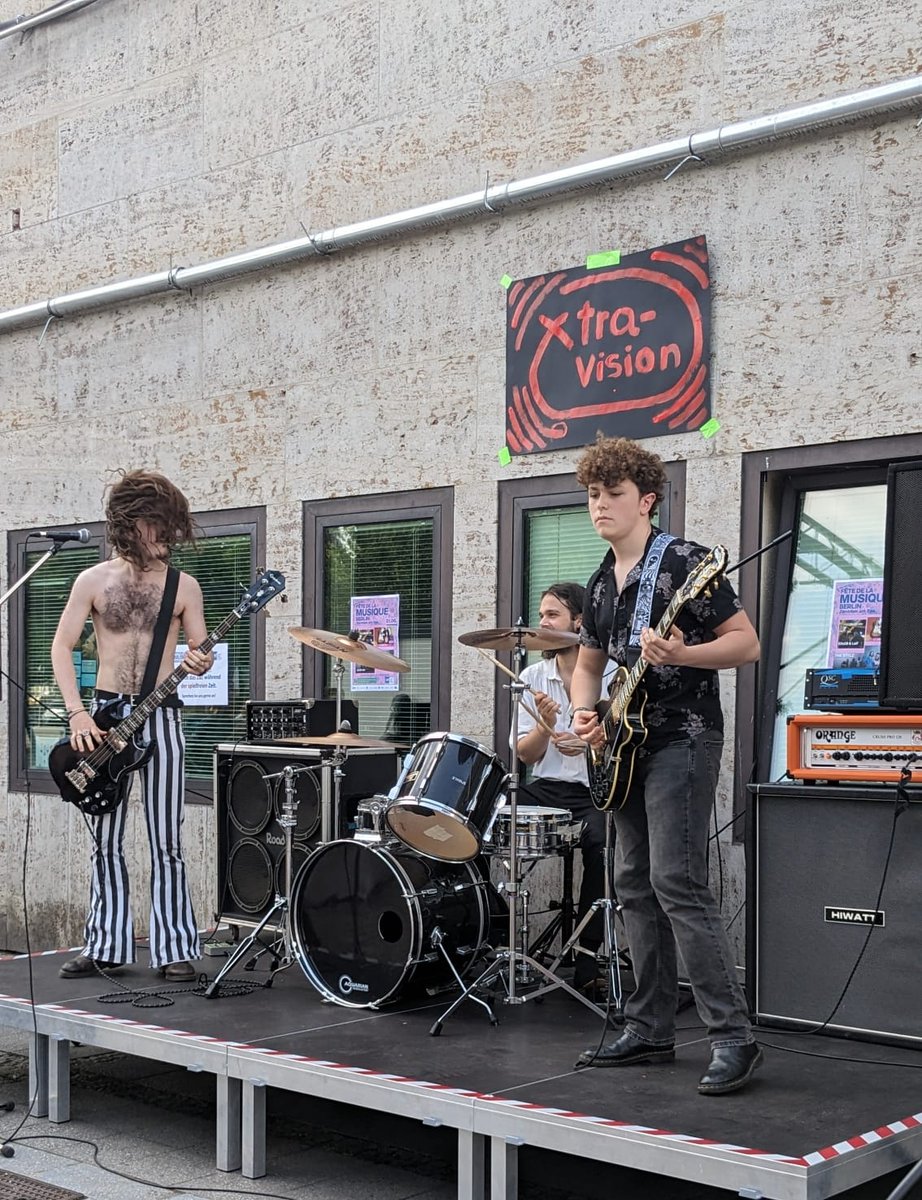 Berlin heute: Überall spielt Musik, die Menschen lächeln, die Menschen tanzen und sind friedlich. #fetedelamusique2023

Danke an all die Künstler:innen die mit unseren Gästen gemeinsam heute #Sommeranfang am Bahnhof Zoo <a href="/Bahnhofsmission/">Bahnhofsmission</a> gefeiert haben.