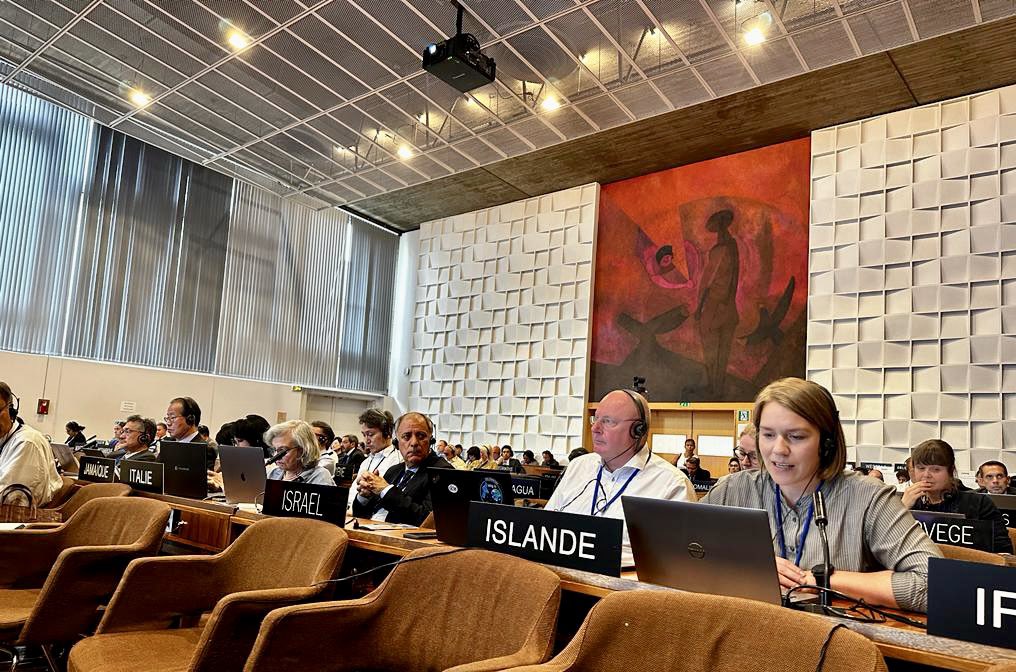 IcelandinParis's tweet photo. The 32nd session of the IOC Assembly began today! 🌊 

Iceland’s 🇮🇸 head of delegation: “We need to invest more in ocean science and work together in creating improved conditions for sustainable development of the ocean”. #IOC32 https://t.co/KyCoU7cbBx