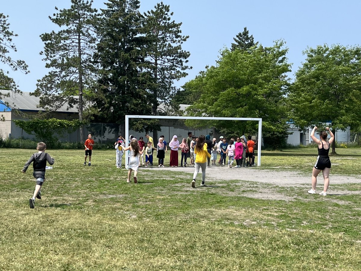 ms_epton's tweet photo. We were so lucky to have Ottawa International Soccer Club visit our school and run soccer clinics with all of our classes! The students had so much fun! https://t.co/v6YQBzDh6Z